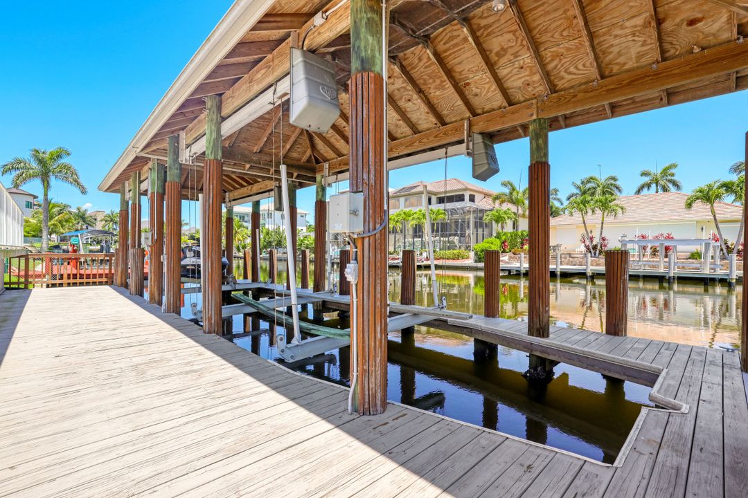 139 Bayview Ave, Naples, FL 34108