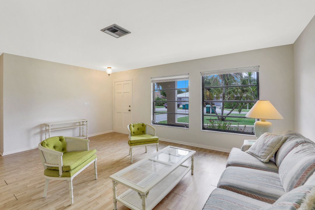 691 104th Ave N, Naples, FL 34108