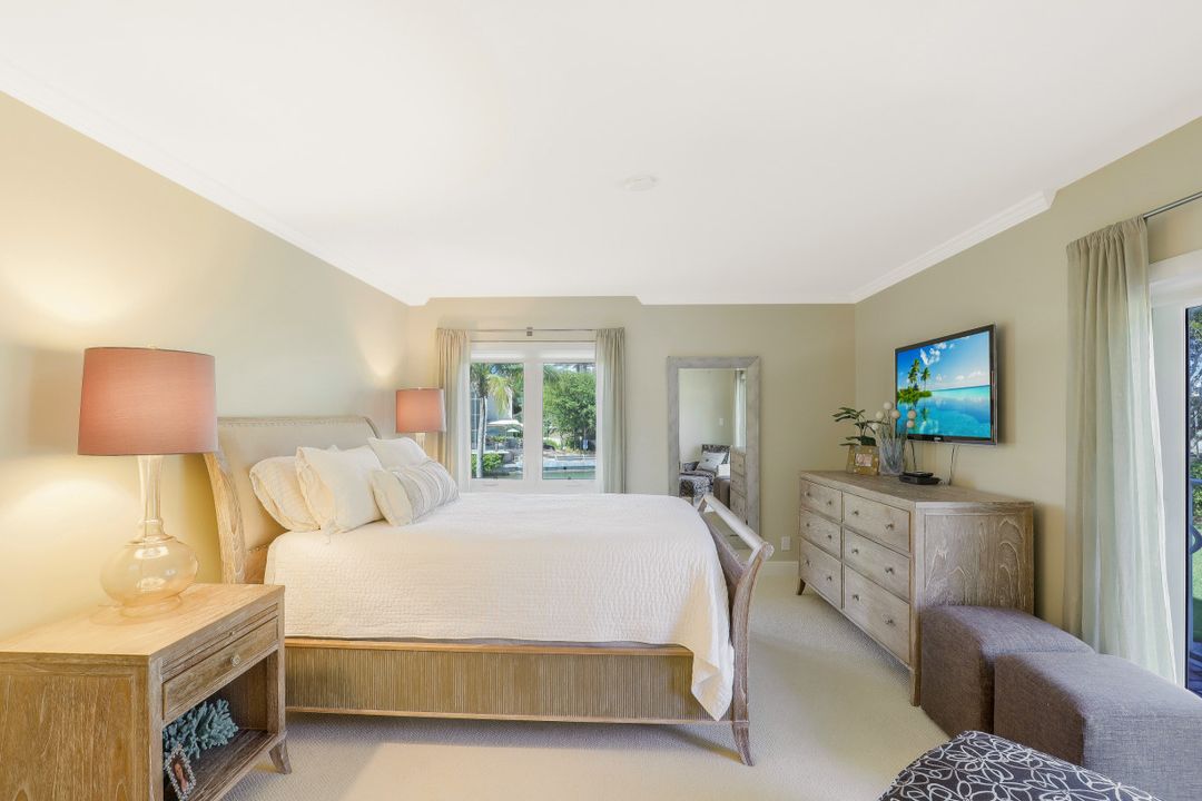 250 Park Shore Dr #103, Naples, FL 34103