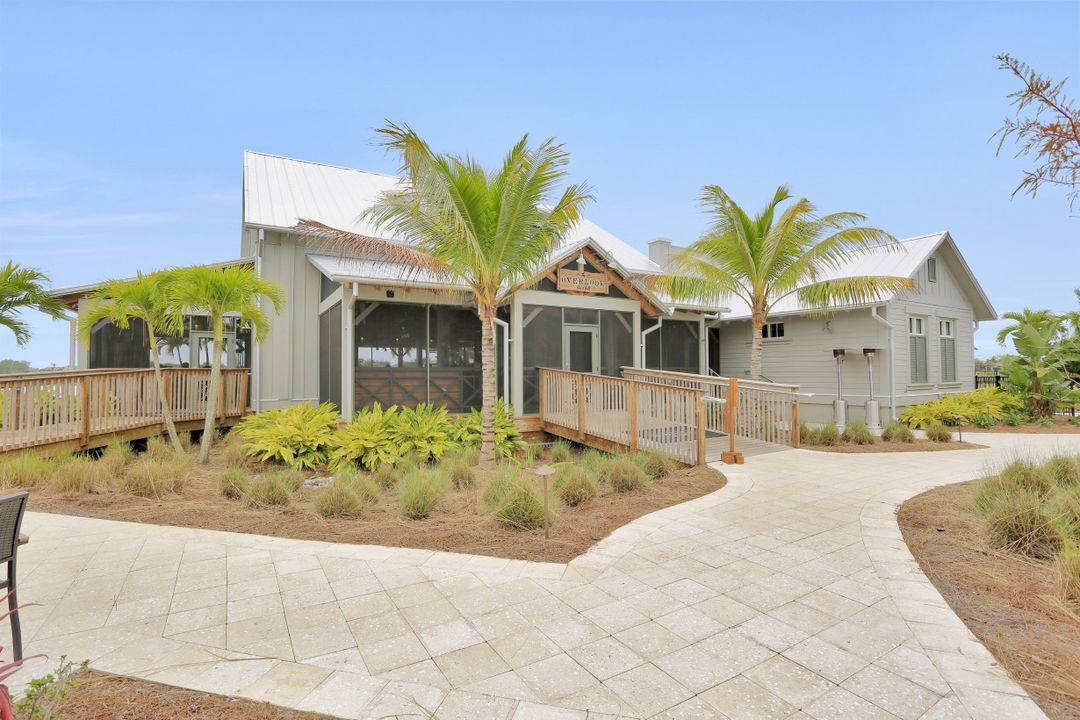 6462 Warwick Ave, Naples, FL 34113