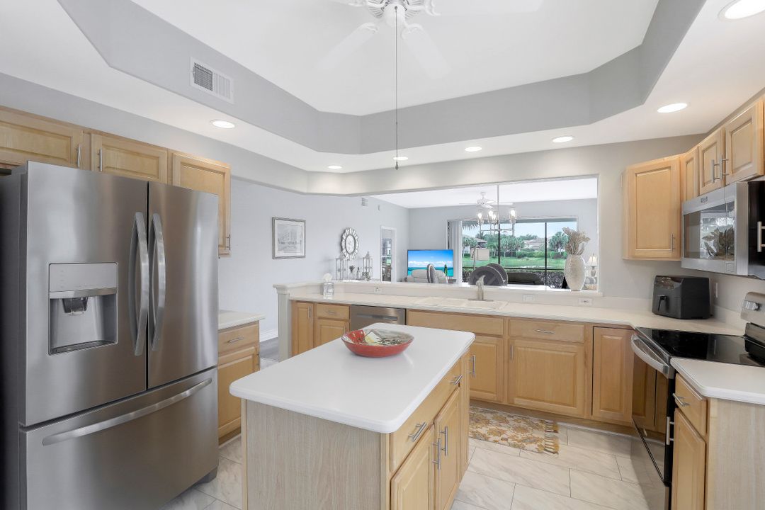 8204 Saratoga Dr #302, Naples, FL 34113