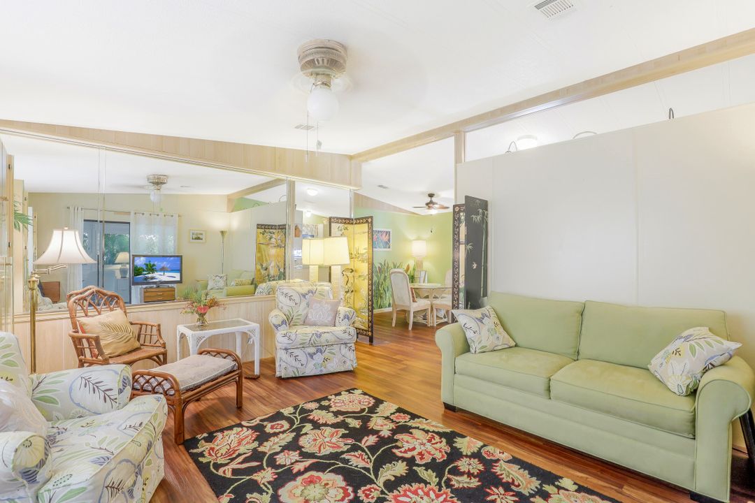 211 Grosbeak Ln, Naples, FL 34114