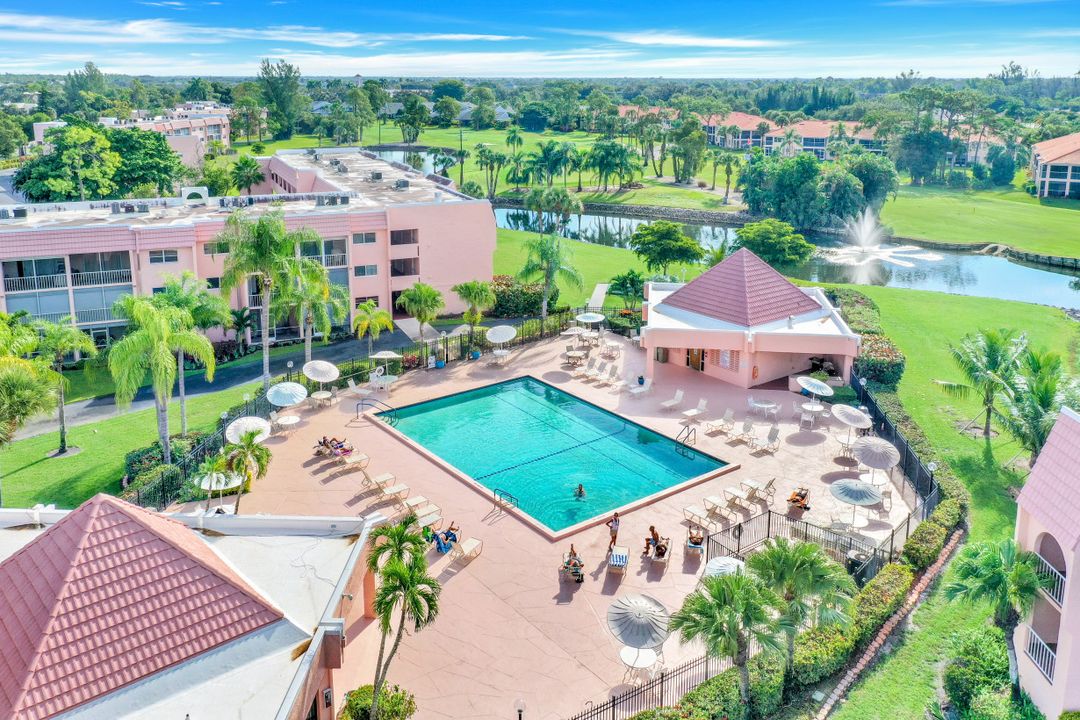 127 Forest Lakes Blvd, Naples, FL 34105