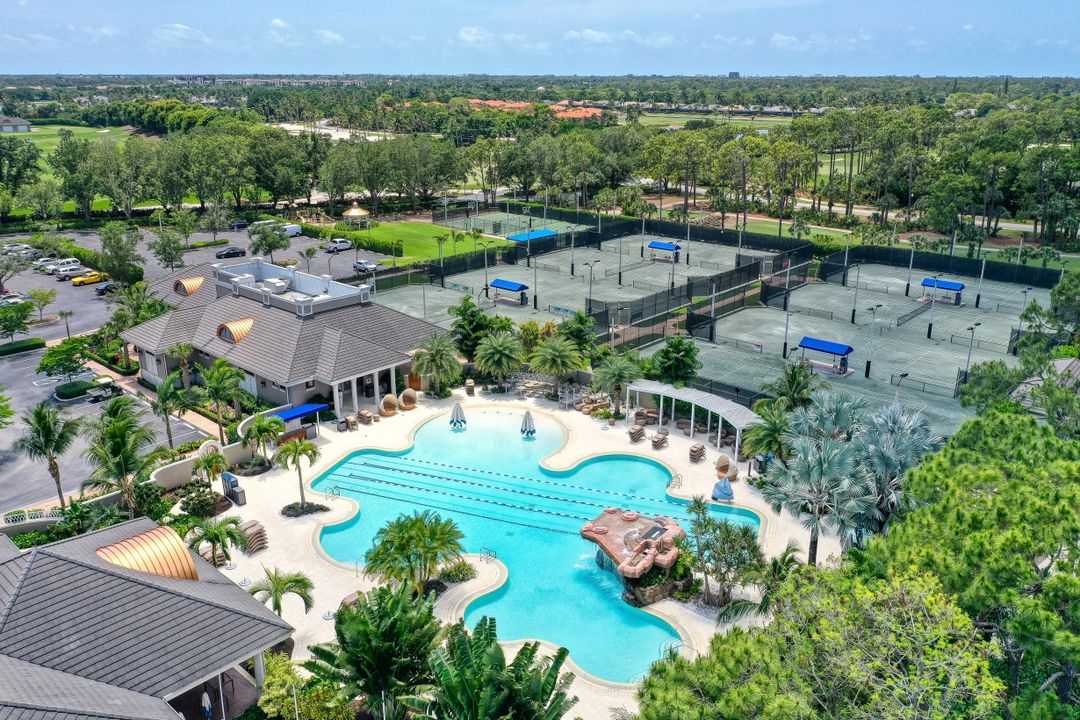 2132 Torino Way, Naples, FL 34105