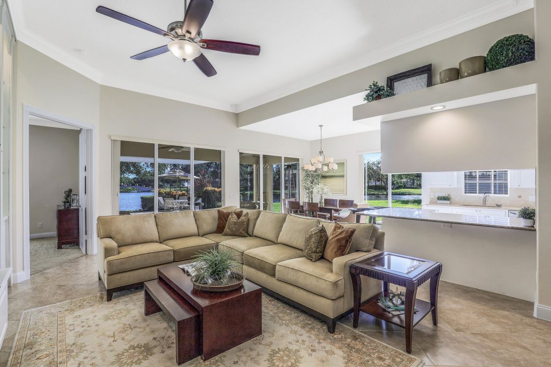 5500 Freeport Ln, Naples, FL 34119