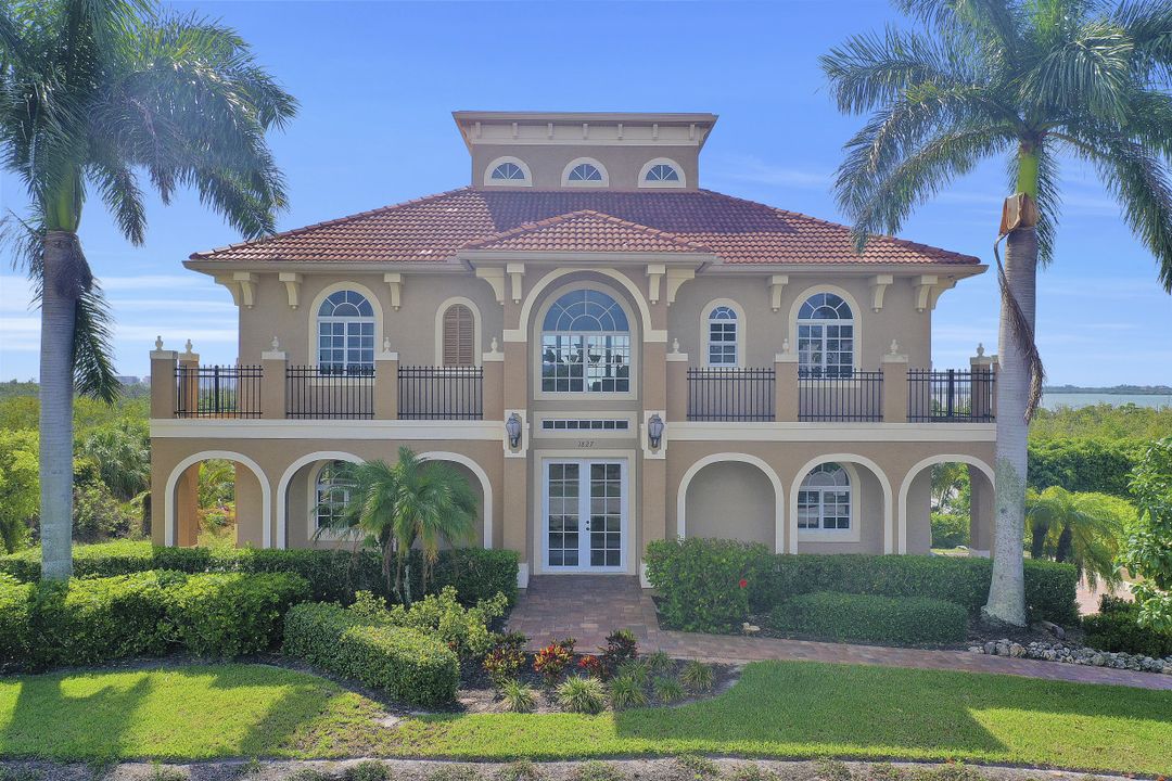 1827 Dogwood Dr, Marco Island, FL 34145