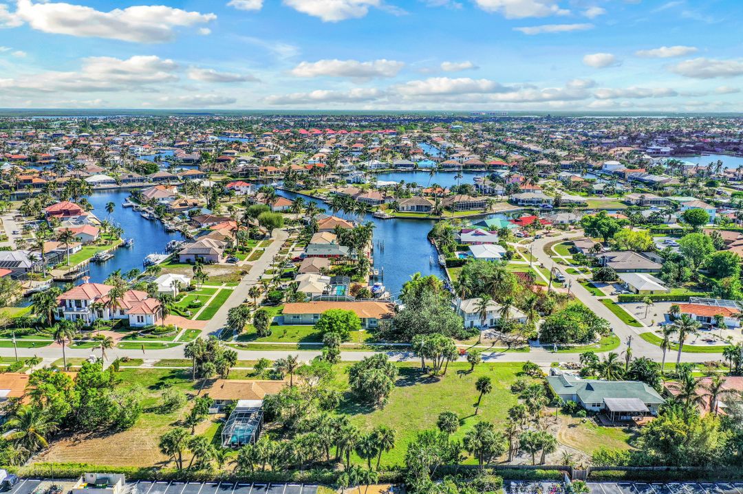 122 Greenbrier St, Marco Island, FL 34145