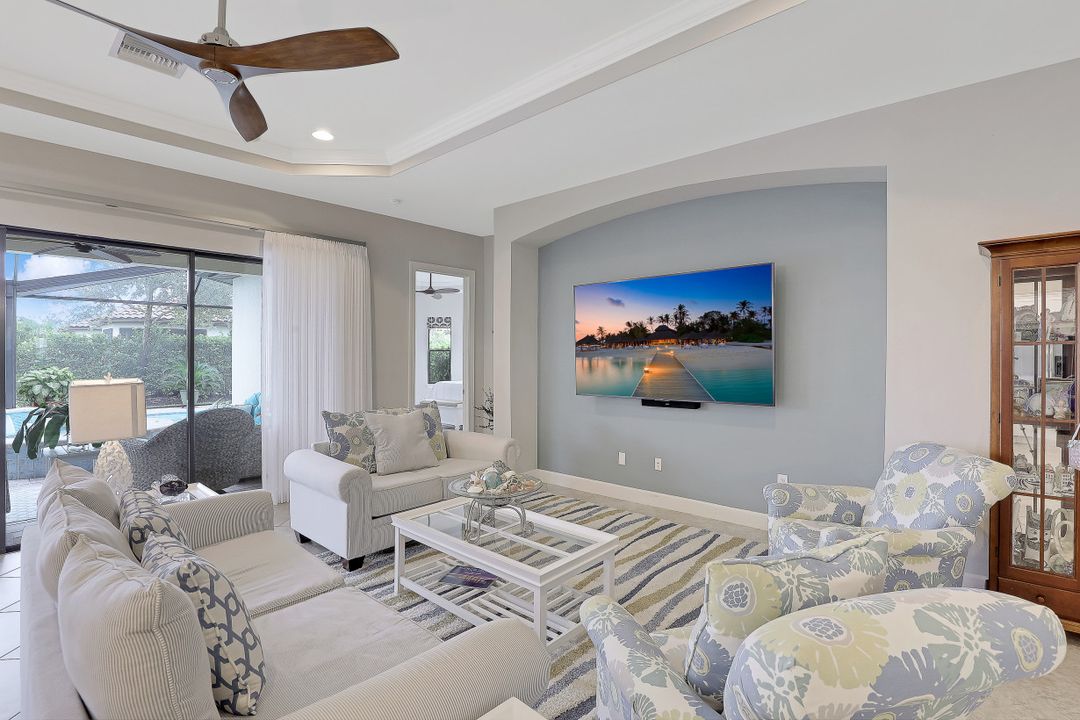 8450 Palacio Terrace W, Naples, FL 34114