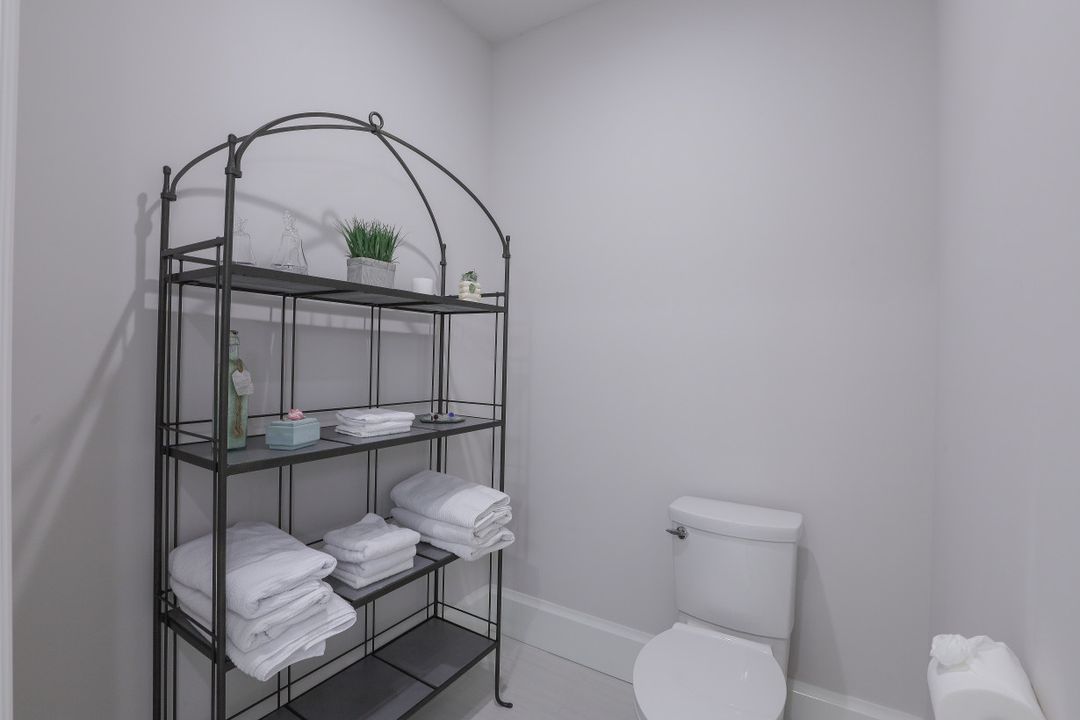 4501 Silver Fox Dr, Naples, FL 34119