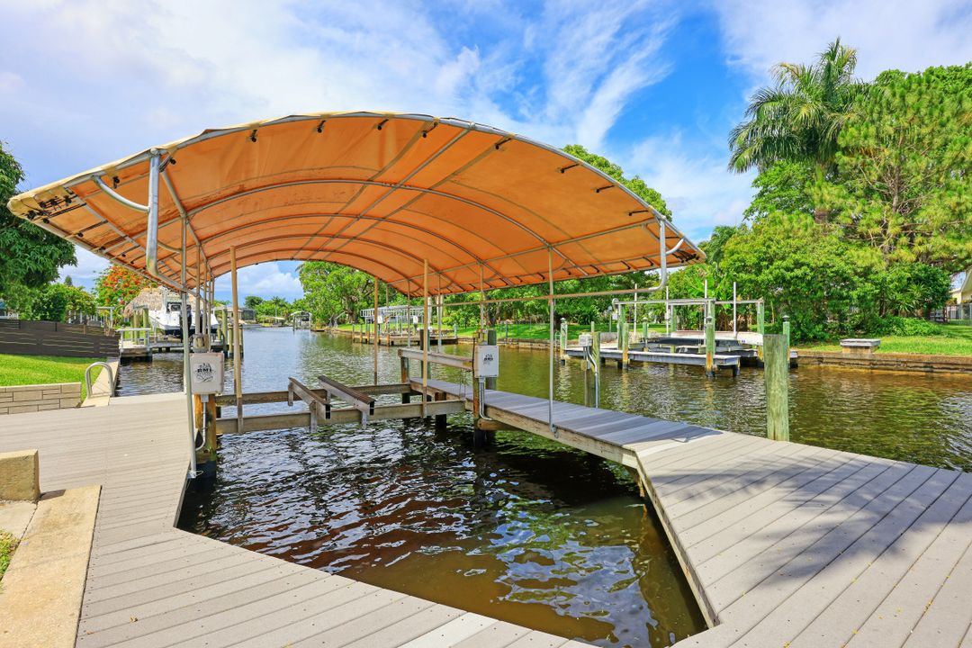 5337 Mikado Ct, Cape Coral, FL 33904