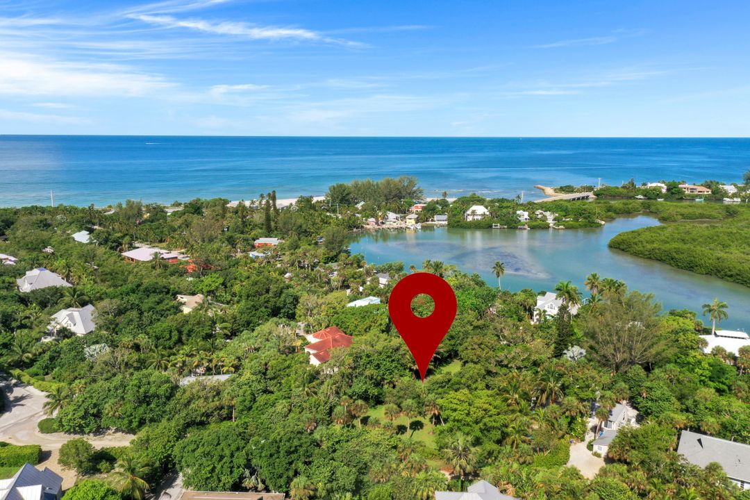2562 Coconut Dr, Sanibel, FL 33957