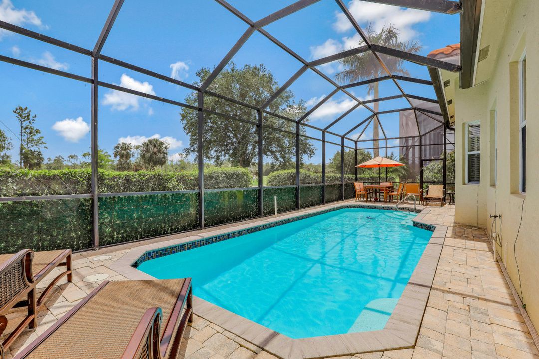 1717 Birdie Dr, Naples, FL 34120
