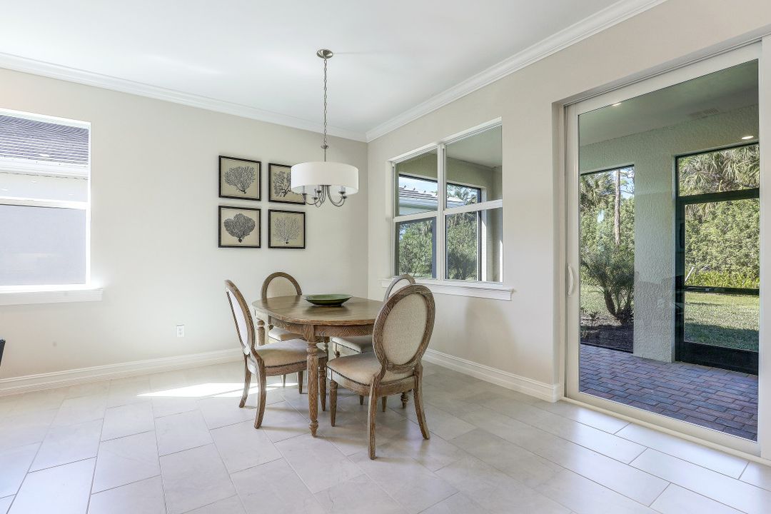 315 Tamarindo Ln, Naples, FL 34114