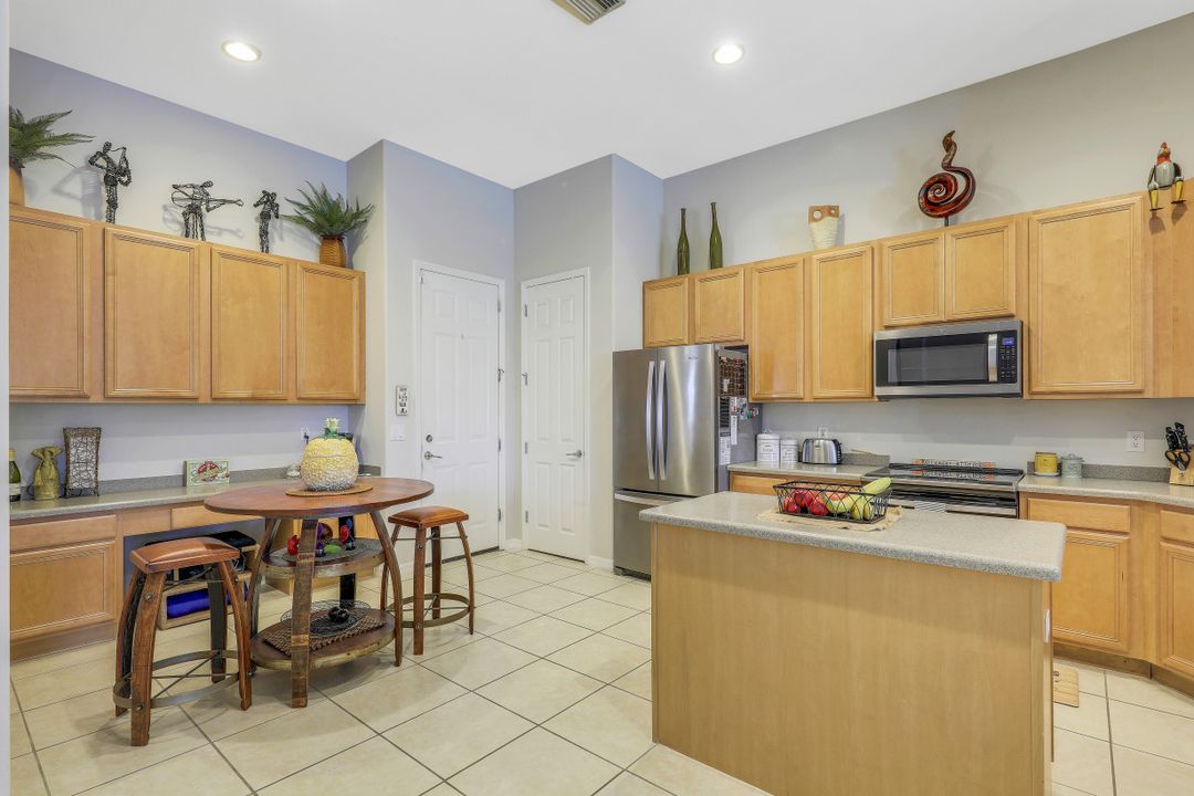 2065 Mandarin Ln, Naples, FL 34120