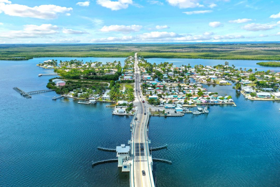 214 NW 32nd Pl, Cape Coral, FL 33993