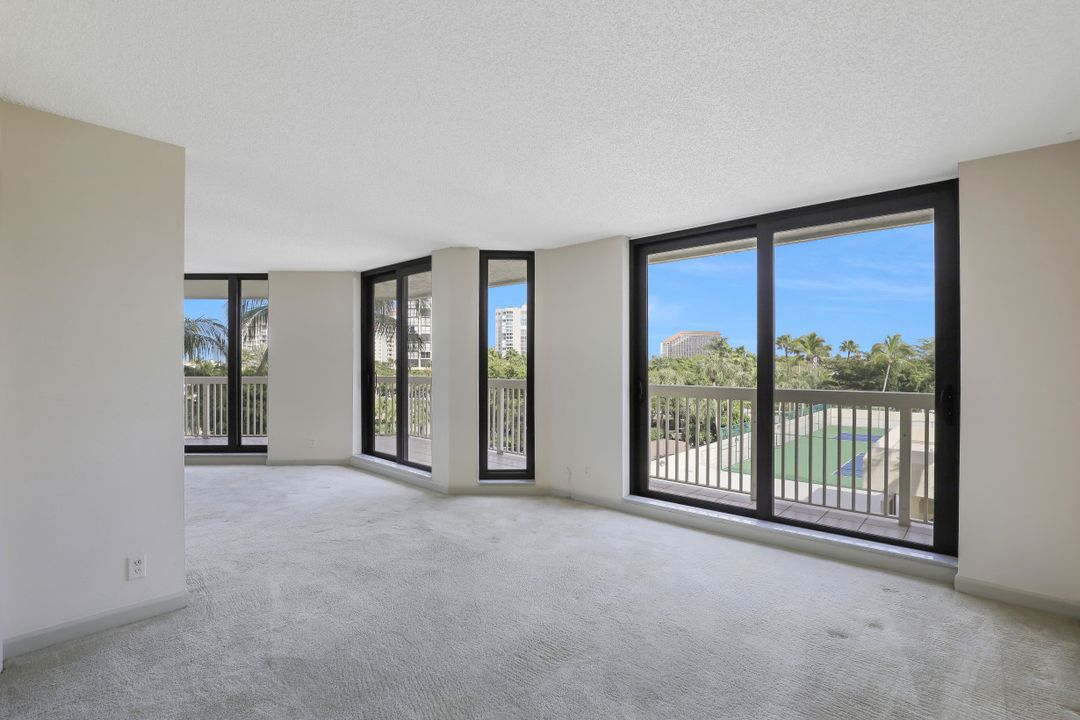 4901 Gulf Shore Blvd N #402, Naples, FL 34103