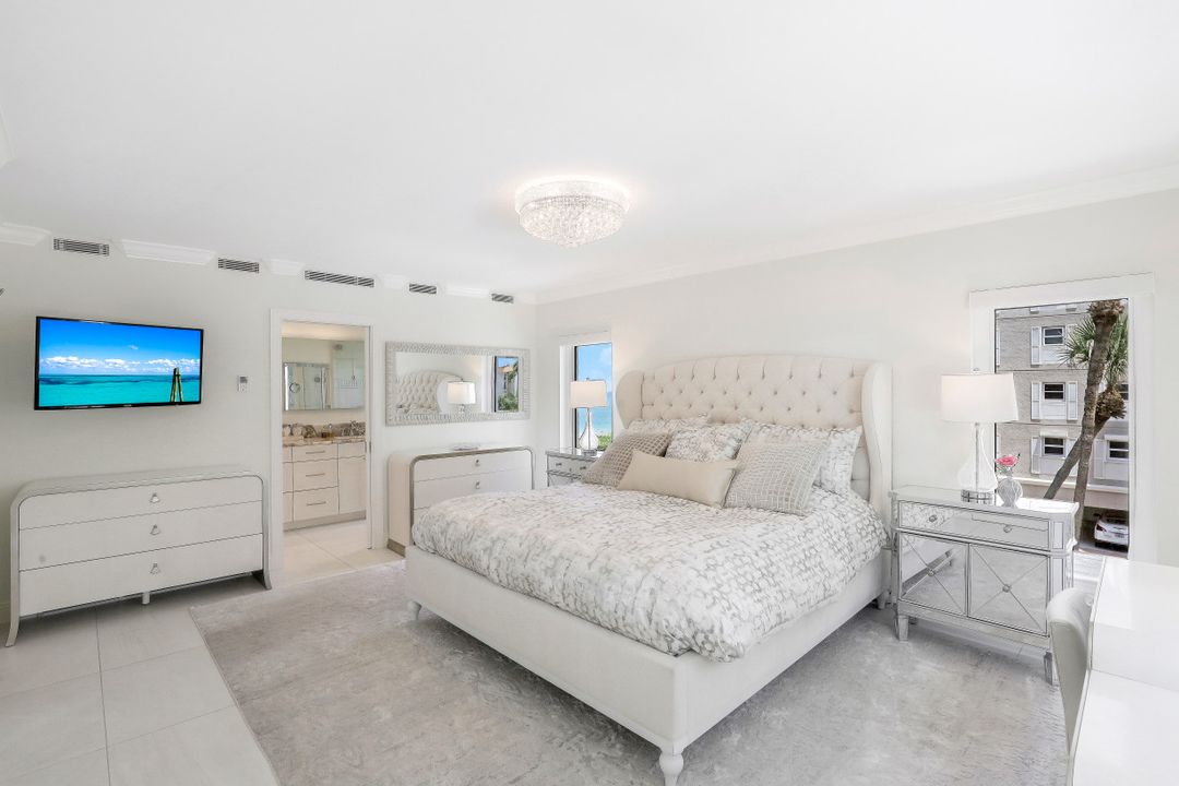 2885 Gulf Shore Blvd N #201, Naples, FL 34103