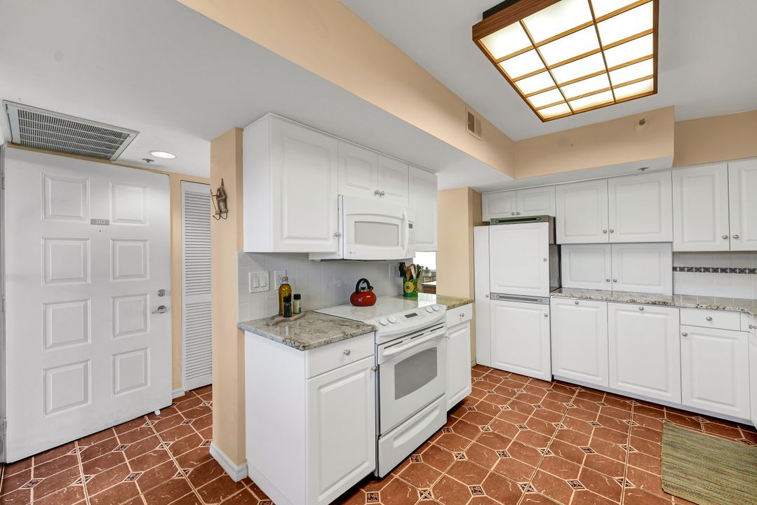 5501 Heron Point Dr #302, Naples, FL 34108