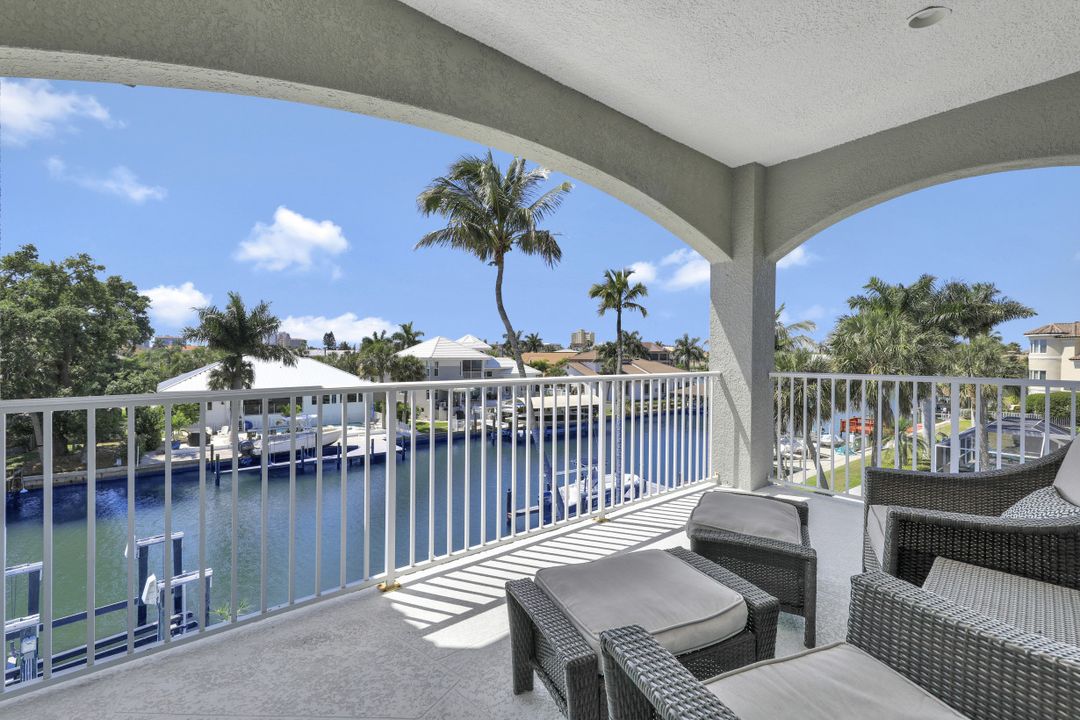 390 Seabee Ave, Naples, FL 34108