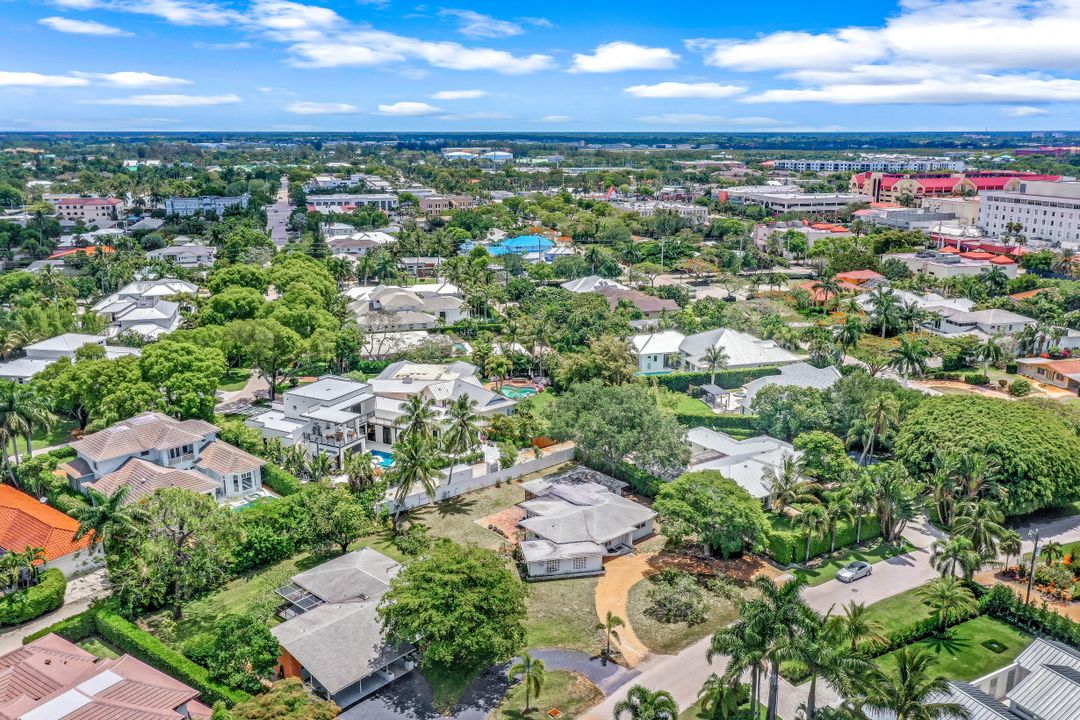 566 Palm Cir E, Naples, FL 34102