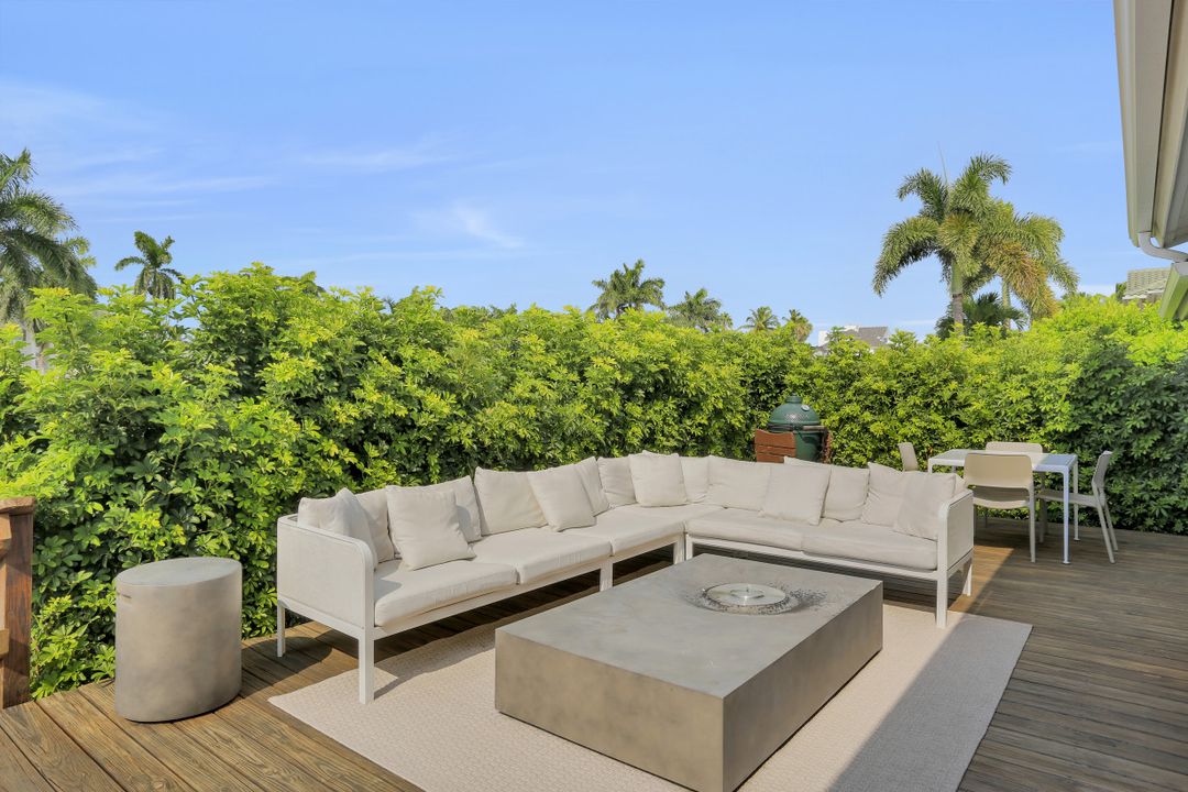 151 Bayview Ave, Naples, FL 34108