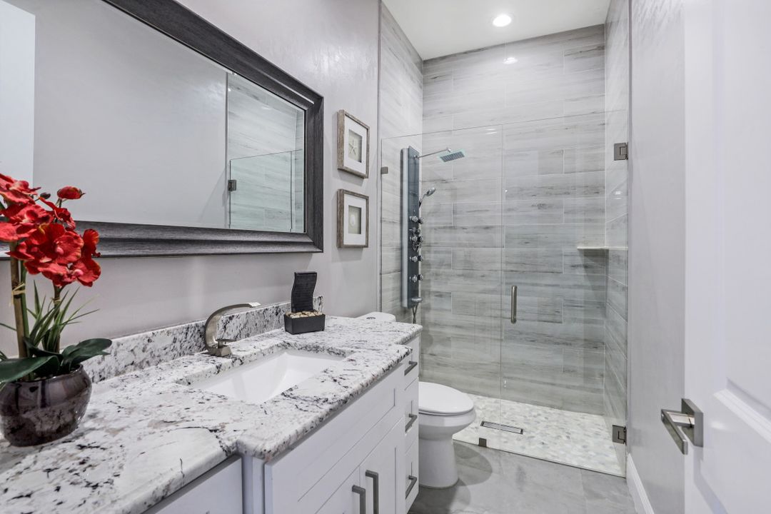 25 Crestwood Cir S, Lehigh Acres, FL 33936