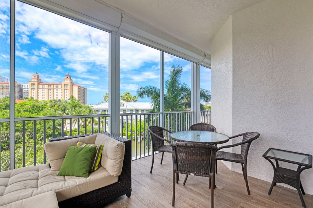 400 Flagship Dr, Naples, FL 34108