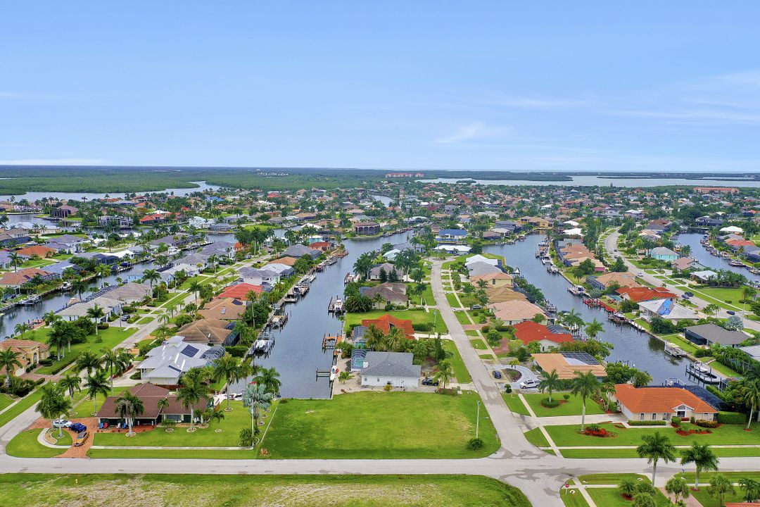 295 Grapewood Ct, Marco Island, FL 34145