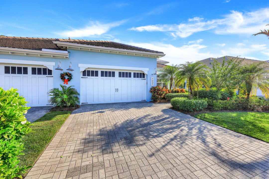 7007 Dominica Dr, Naples, FL 34113