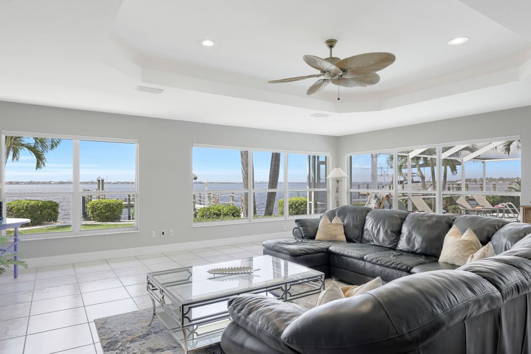 642 Coral Dr, Cape Coral, FL 33904