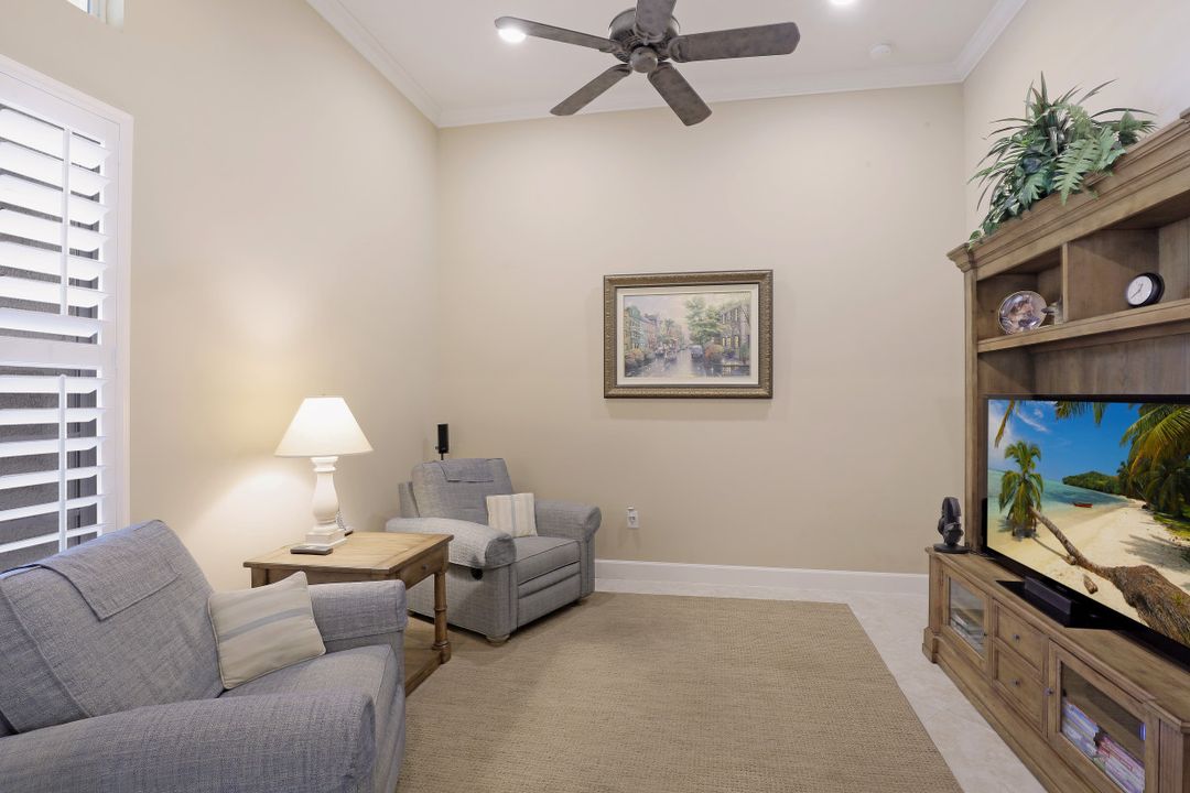 8962 Quarry Dr, Naples, FL 34120