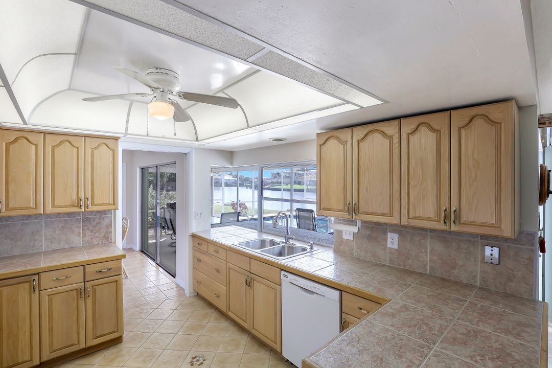 5386 Del Monte Ct, Cape Coral, FL 33904