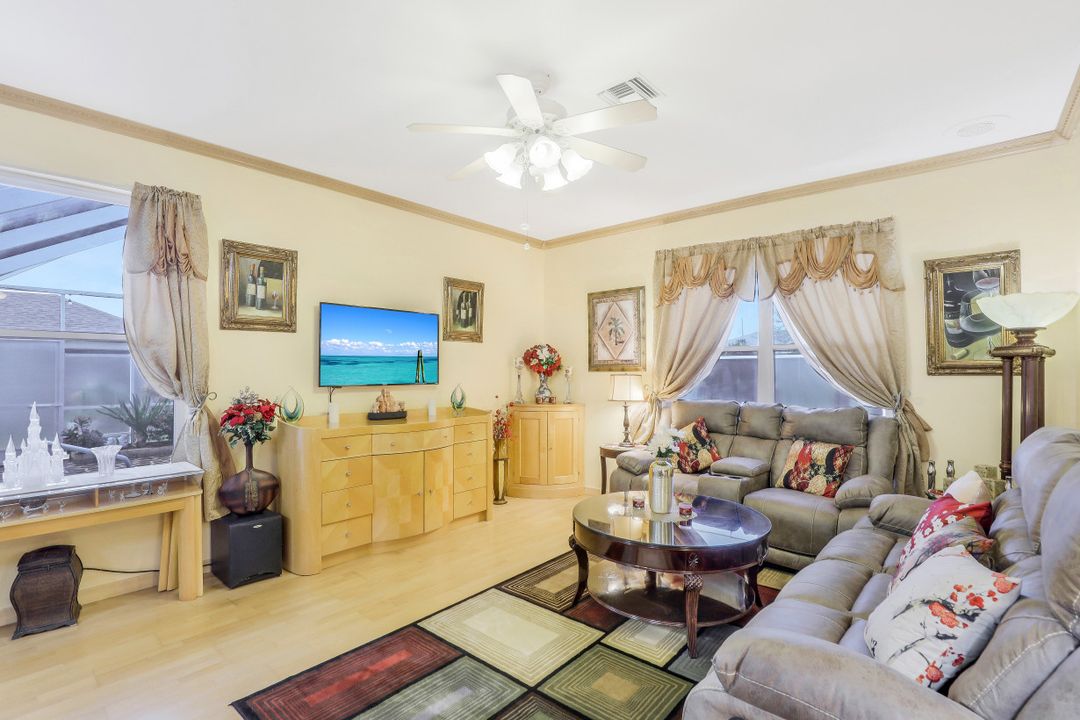 4552 Varsity Cir, Lehigh Acres, FL 33971