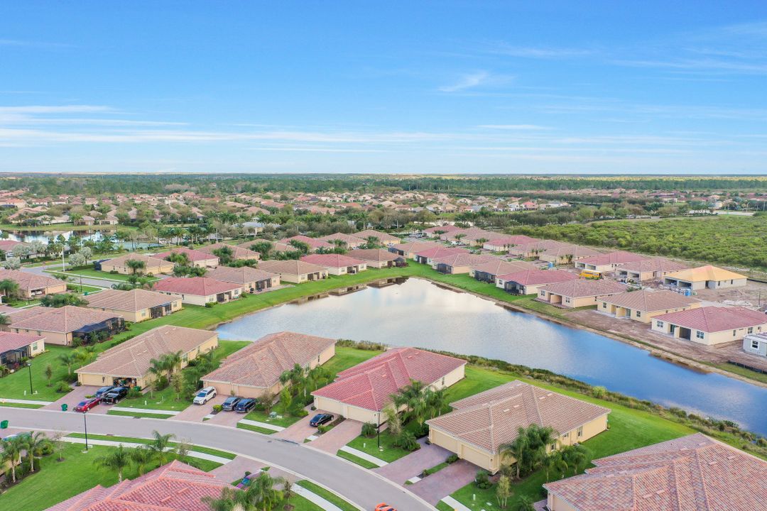 2026 Tamarron Ln, Naples, FL 34120