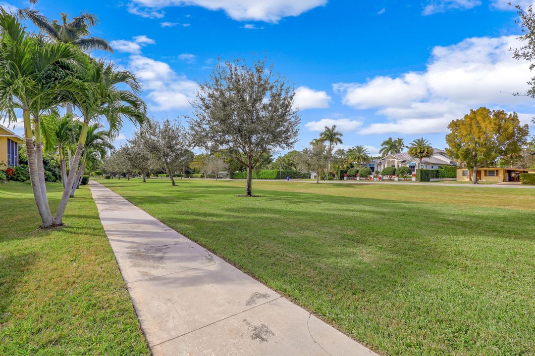746 Broad Ave S, Naples, FL 34102