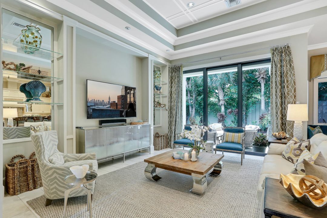 2086 Torino Way, Naples, FL 34105