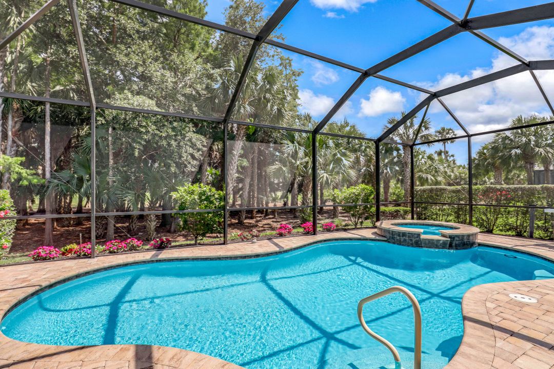 9374 Greyhawk Trl, Naples, FL 34120
