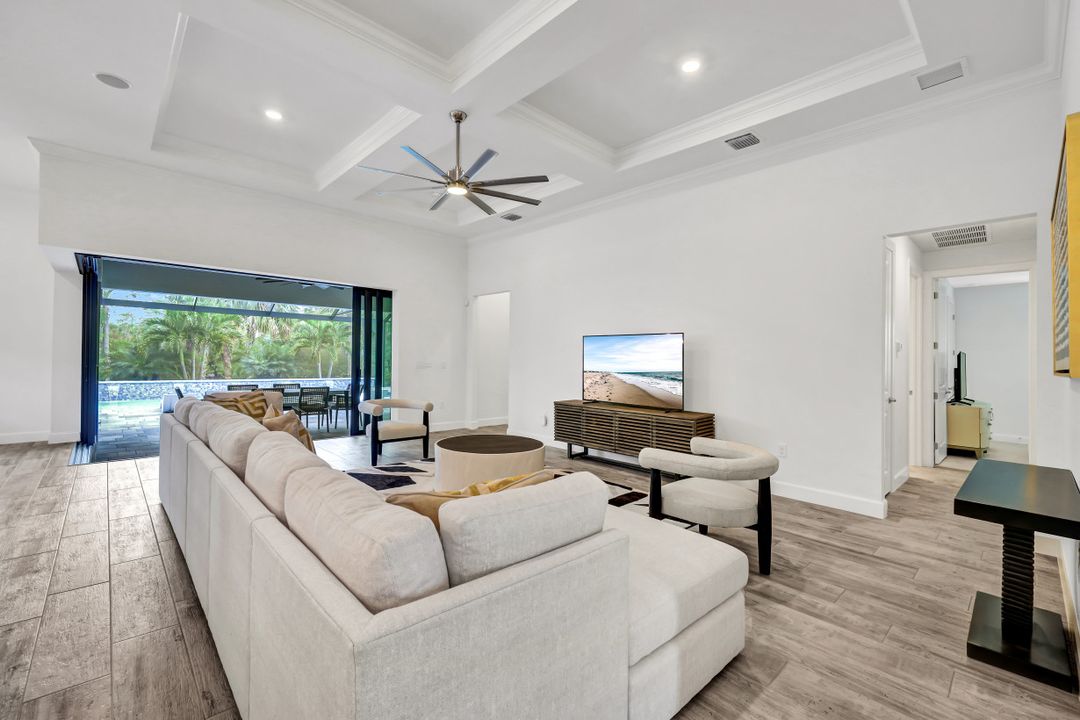 9238 Plover Dr, Naples, FL 34120