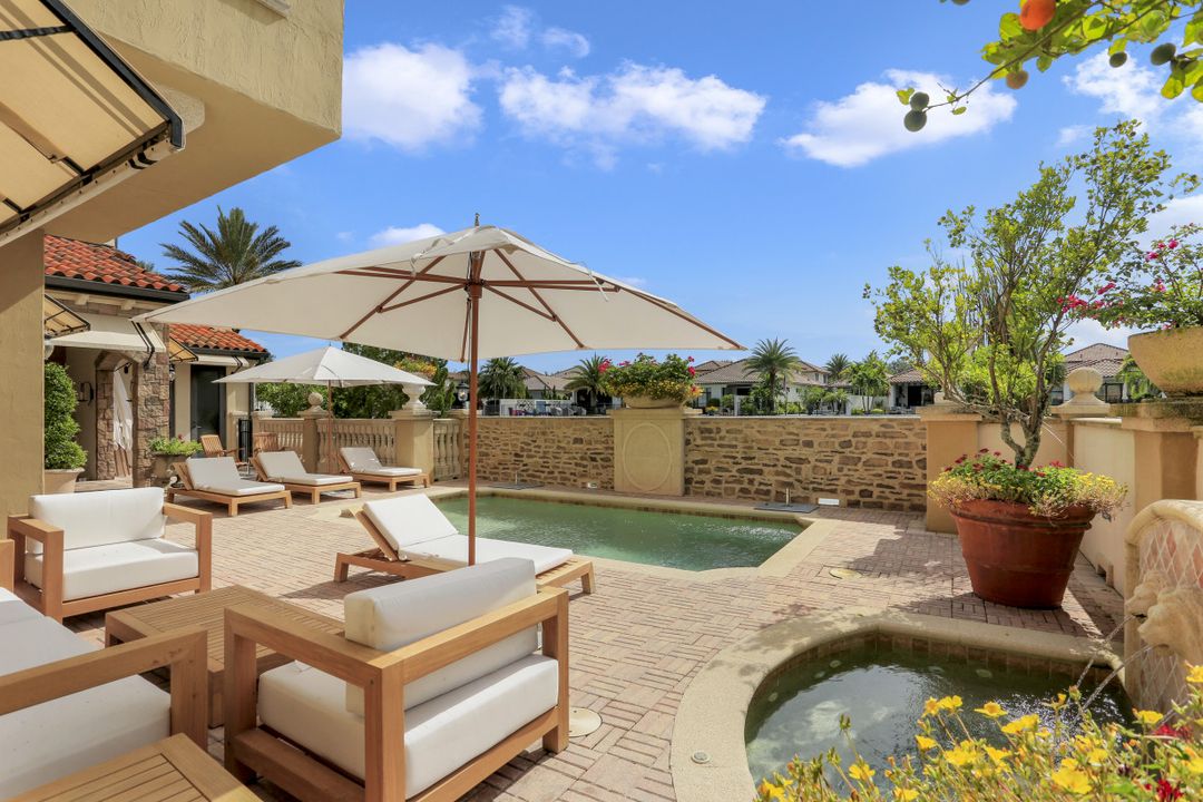 16649 Toscana Cir #806, Naples, FL 34110