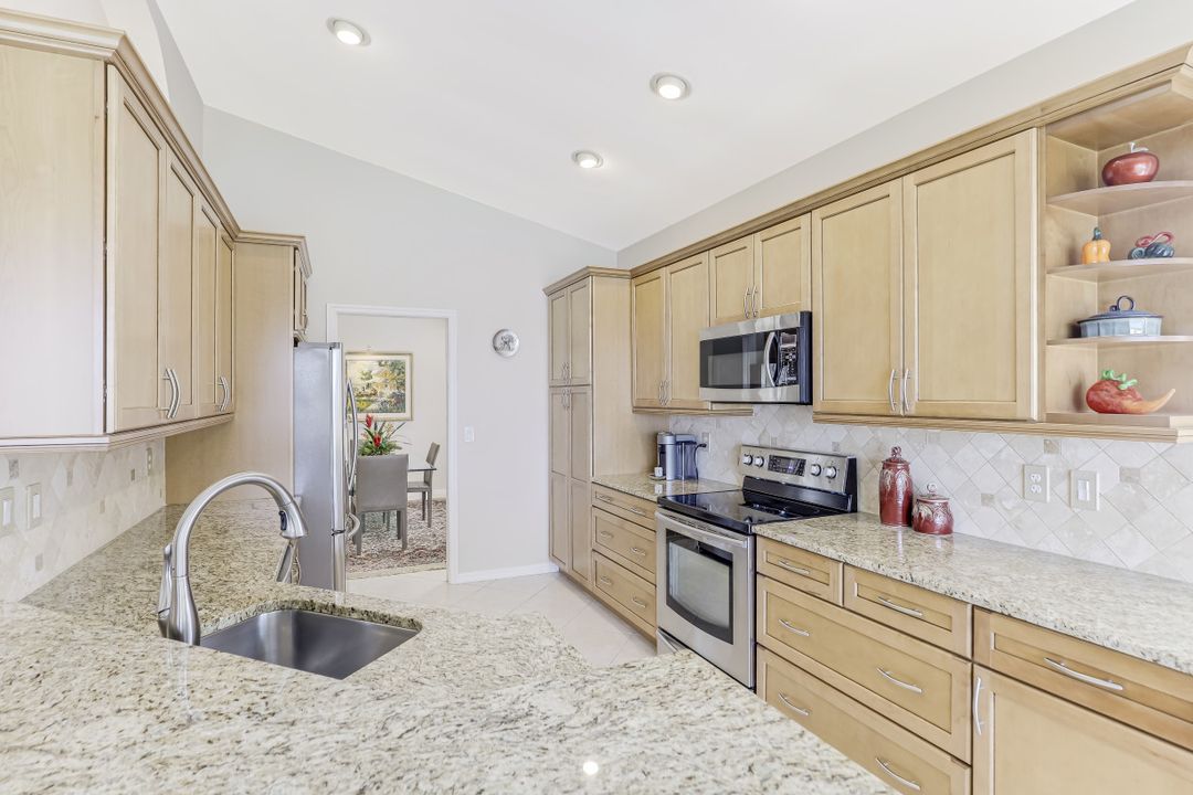 4111 Bayhead Dr #201, Bonita Springs, FL 34134