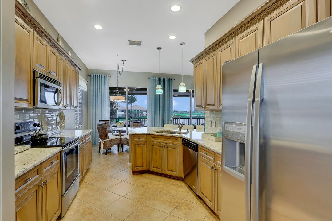 8763 Coastline Ct #201, Naples, FL 34120