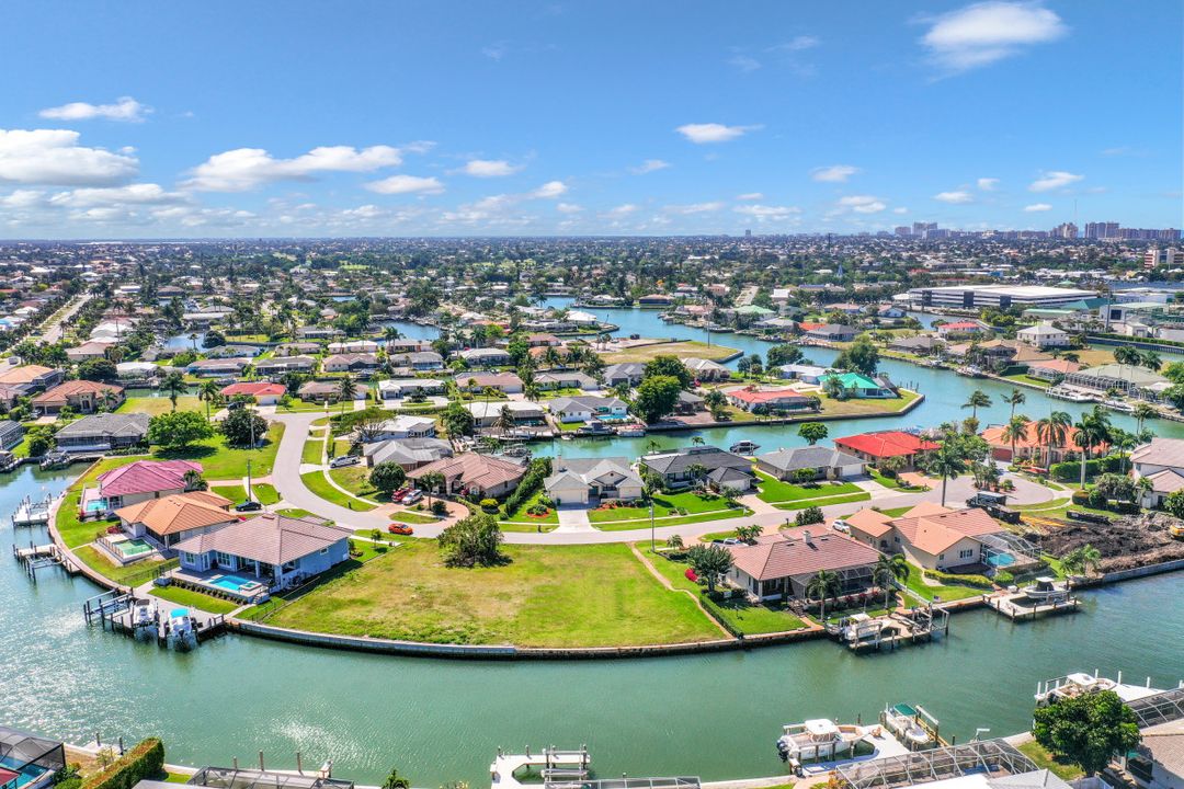 919 Juniper Ct, Marco Island, FL 34145