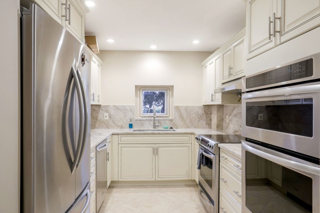 3215 Gulf Shore Blvd N #205, Naples, FL 34103