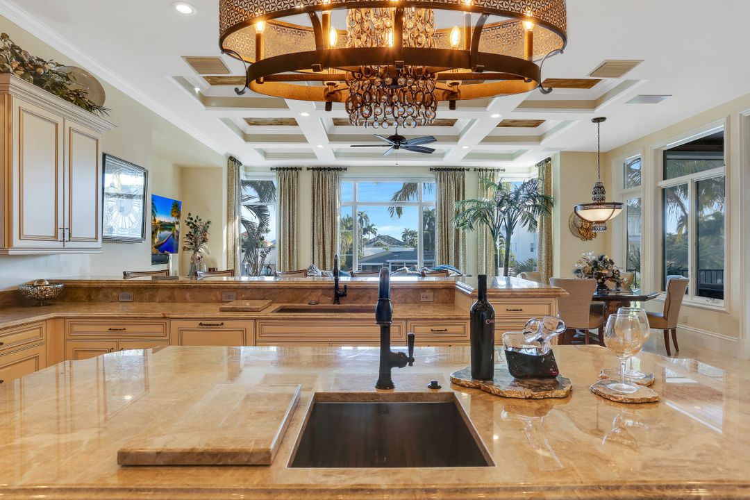 172 Seabreeze Ave, Naples, FL 34108