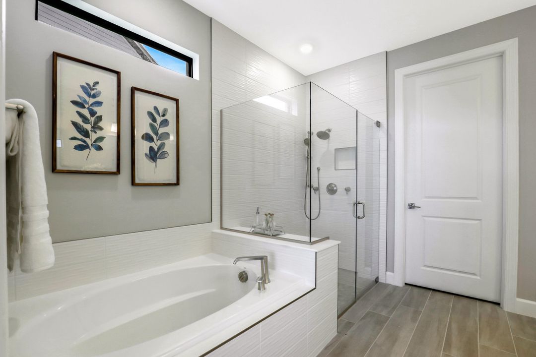 9765 Everglades Dr, Naples, FL 34120