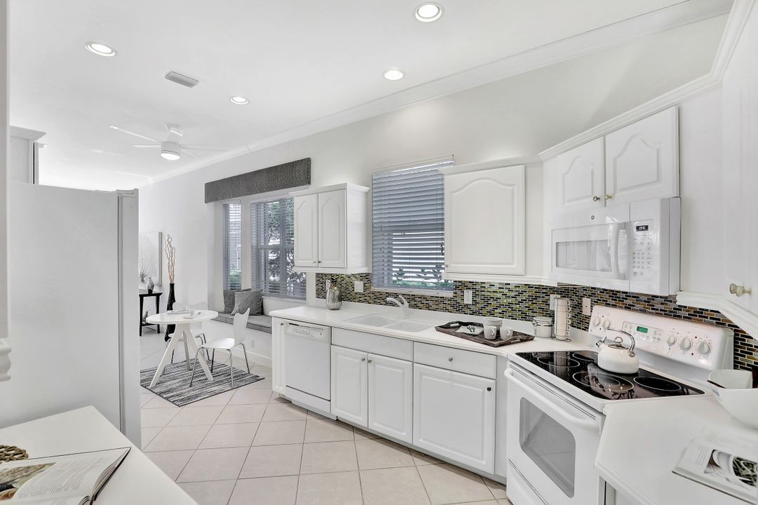 6474 Waverly Green Way, Naples, FL 34110