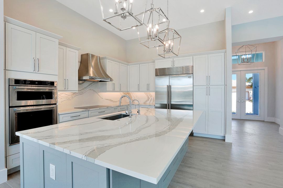 979 Daisy Ct, Marco Island, FL 34145