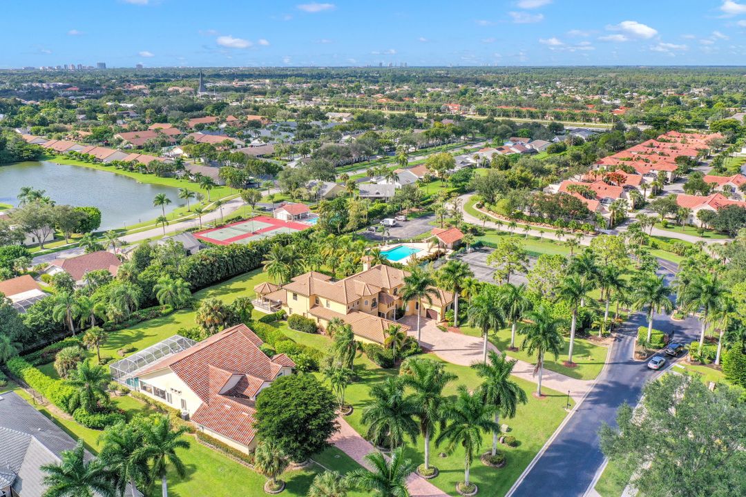 9245 The Ln, Naples, FL 34109