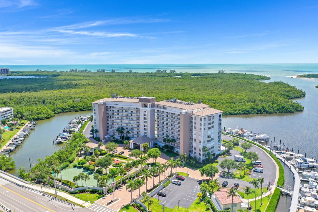 13105 Vanderbilt Dr #408, Naples, FL 34110