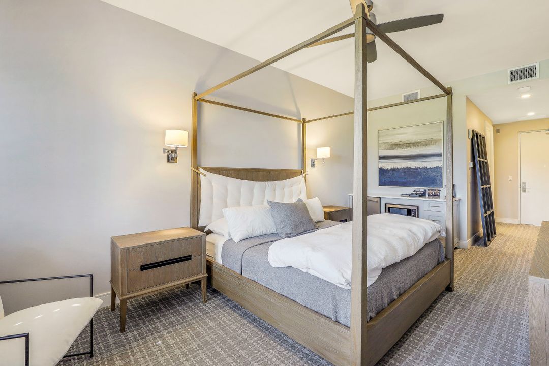 1111 Central Ave #402, Naples, FL 34102